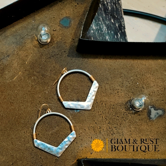 Geometric boho-chic weightless earrings - Picture 1 of 2